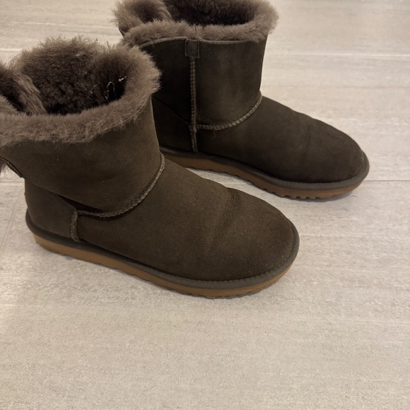 Ugg Mini Bailey Bow II Slip On Boots, size 8, Olive - Picture 1 of 11